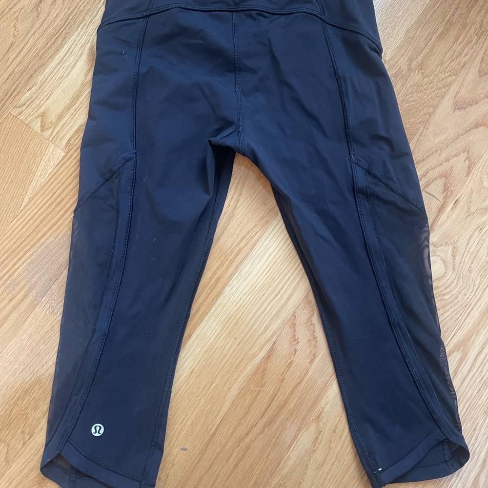 Black lululemon crop leggings